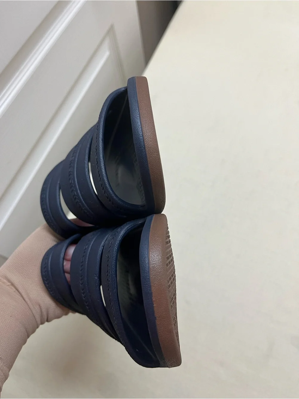 NWOT Revitalign 11W navy Orthotic Washable Pool Slide Sandals